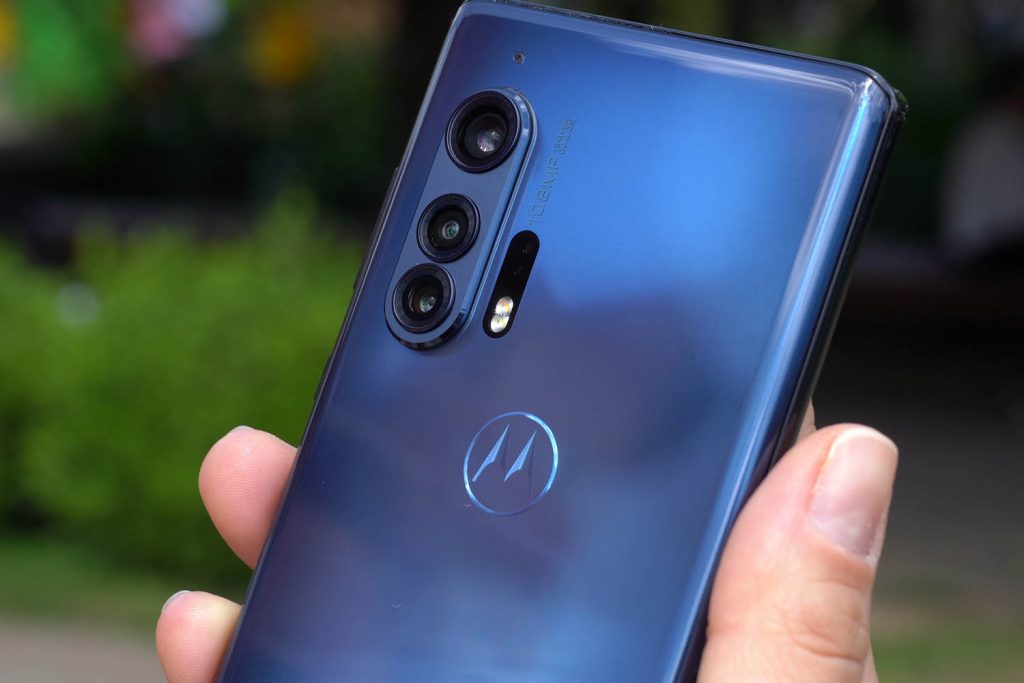 As três câmeras traseiras do motorola edge+ (Foto: Andy Spinelli)