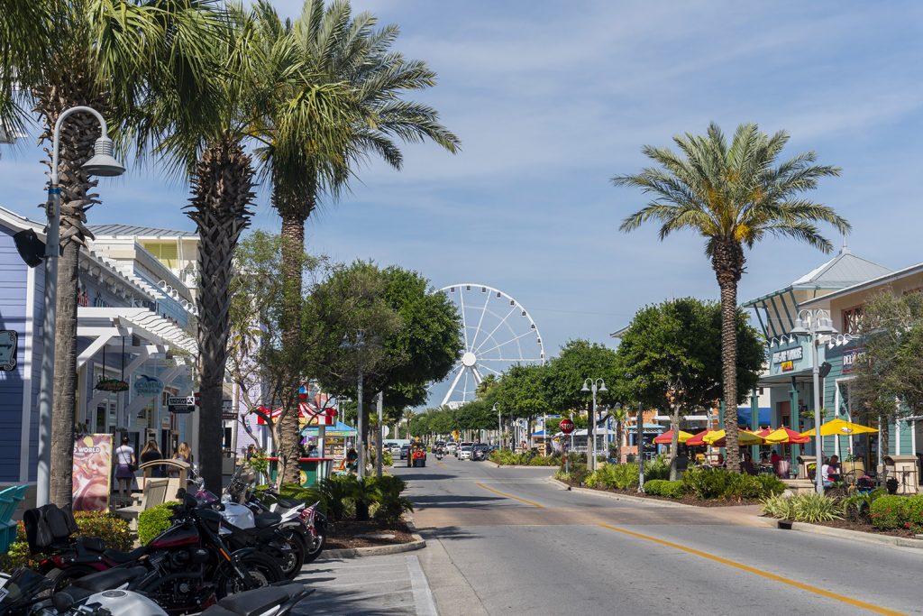 SkyWheel e o comércio do Pier Park (Foto: Andy Spinelli)