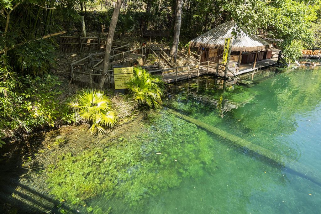 Como é o Rio Quente Resorts? hot river diving