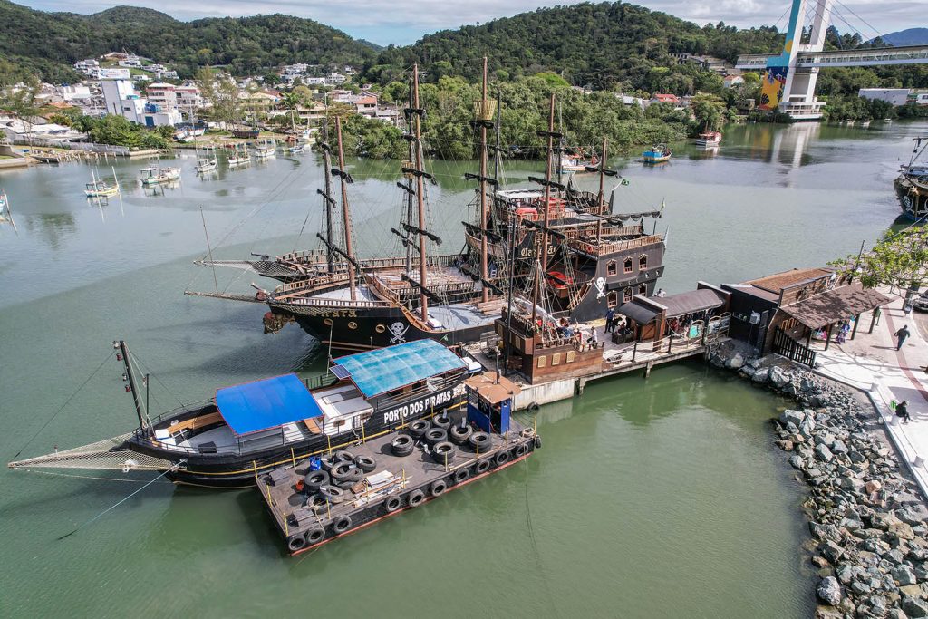 O que fazer em Balneário Camboriú barco pirata bc