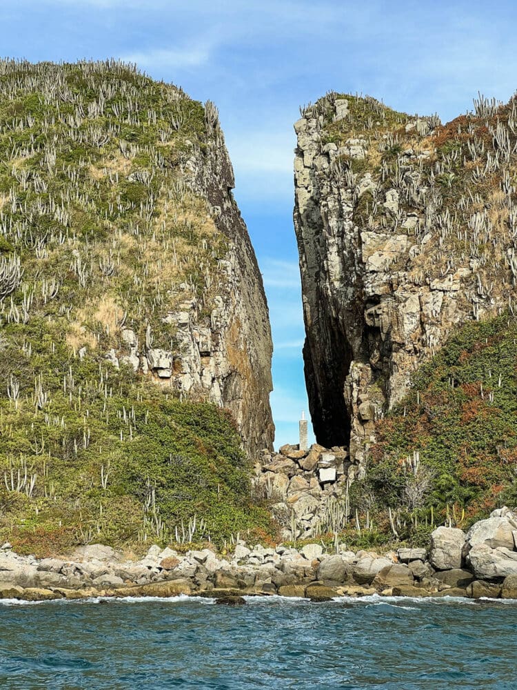 O que fazer em Arraial do Cabo? fenda nossa senhora