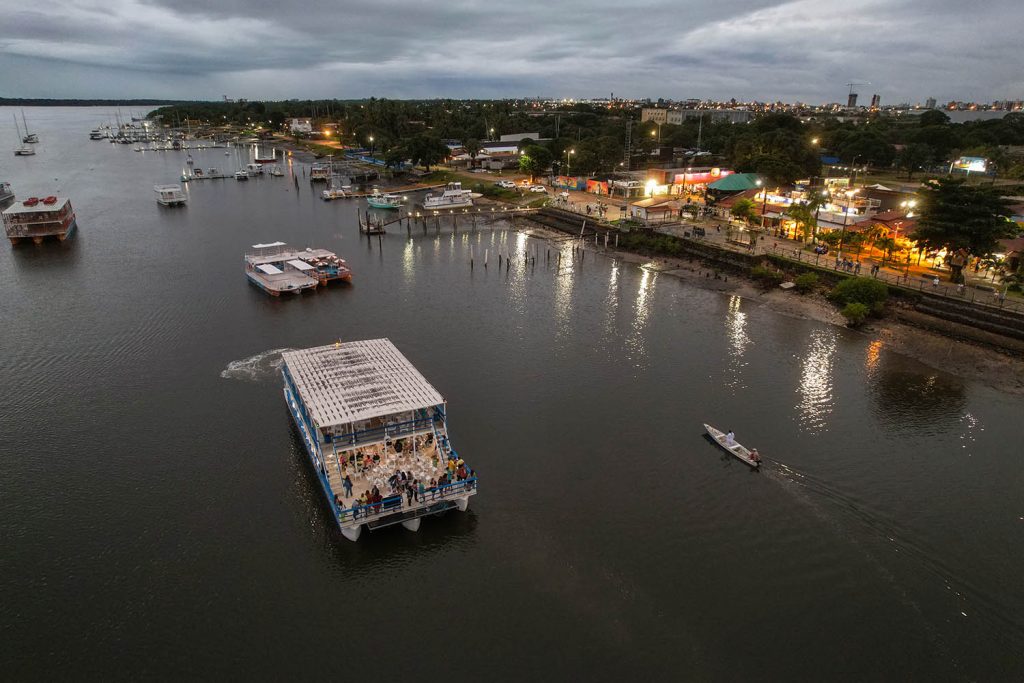Catamarã na Praia do Jacaré (Foto: Andy Spinelli)