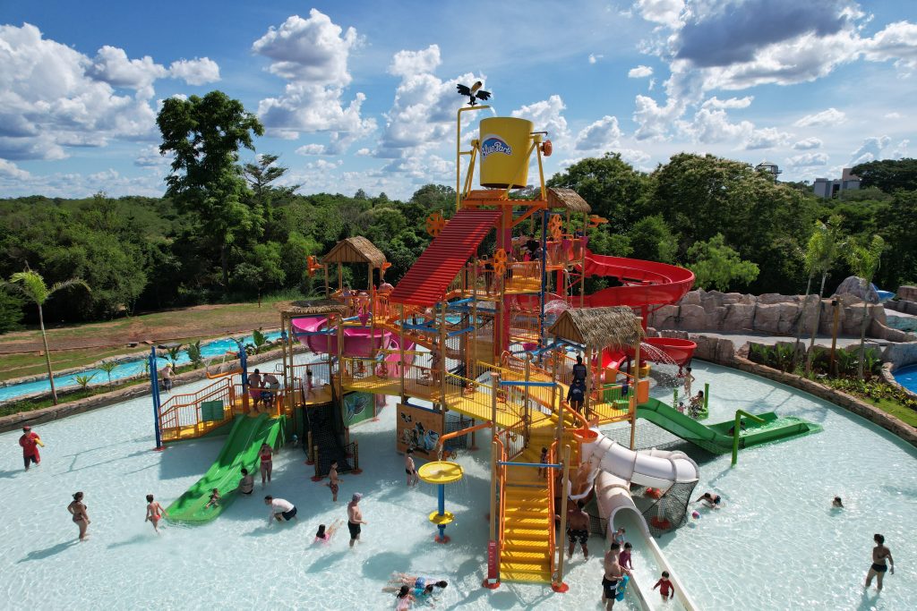 Verão em Foz do Iguaçu Blue Park piscina