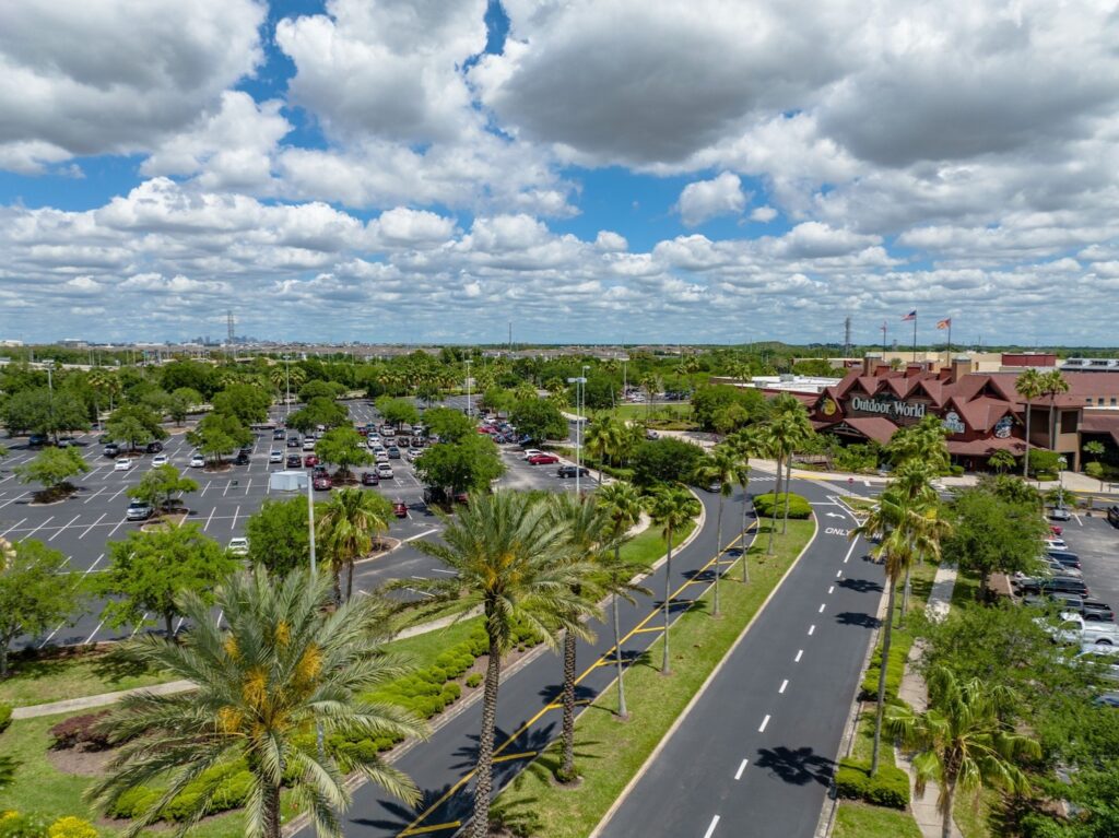 ruas em meio a vegetação em orlando