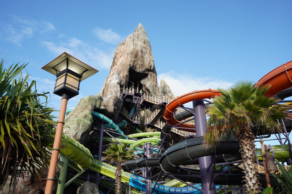 rocha e diversos toboáguas