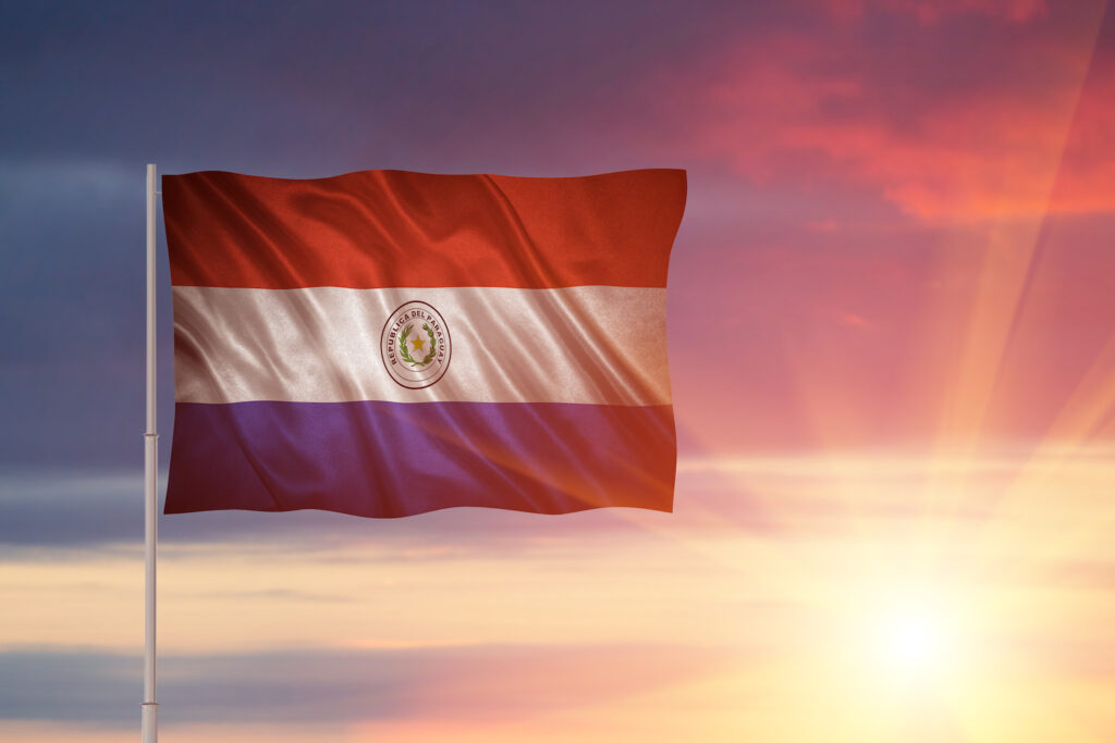 sunset com bandeira do Paraguai
