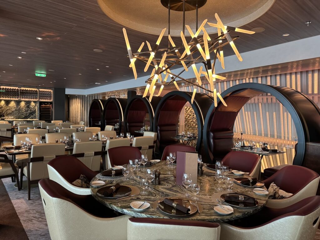 restaurante de alto padrão com mesa posta