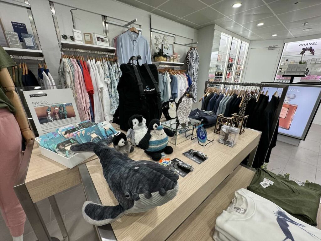 loja com diversos produtos expostos