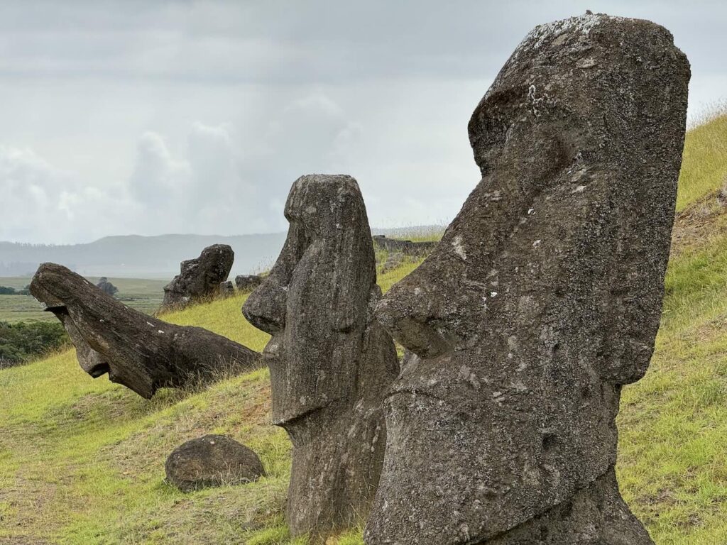 estátuas de moai da ilha de páscoa