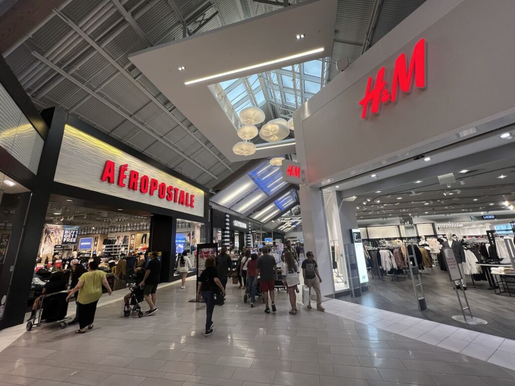 lojas dentro de um outlet