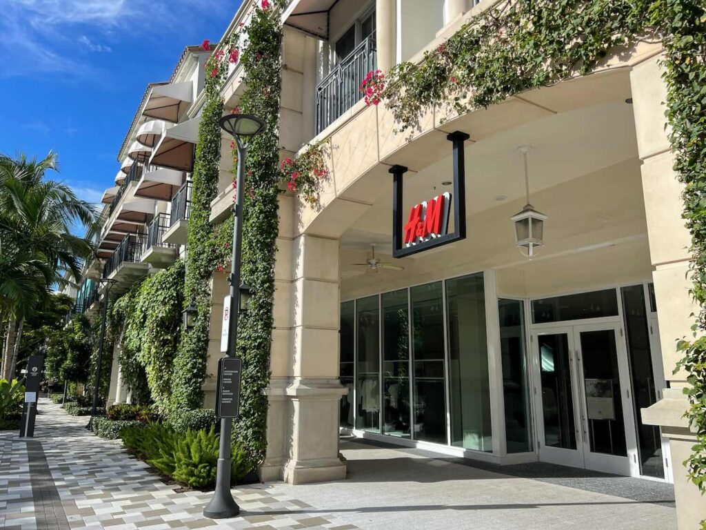 facha da loja H&M no The Square em The Palm Beaches