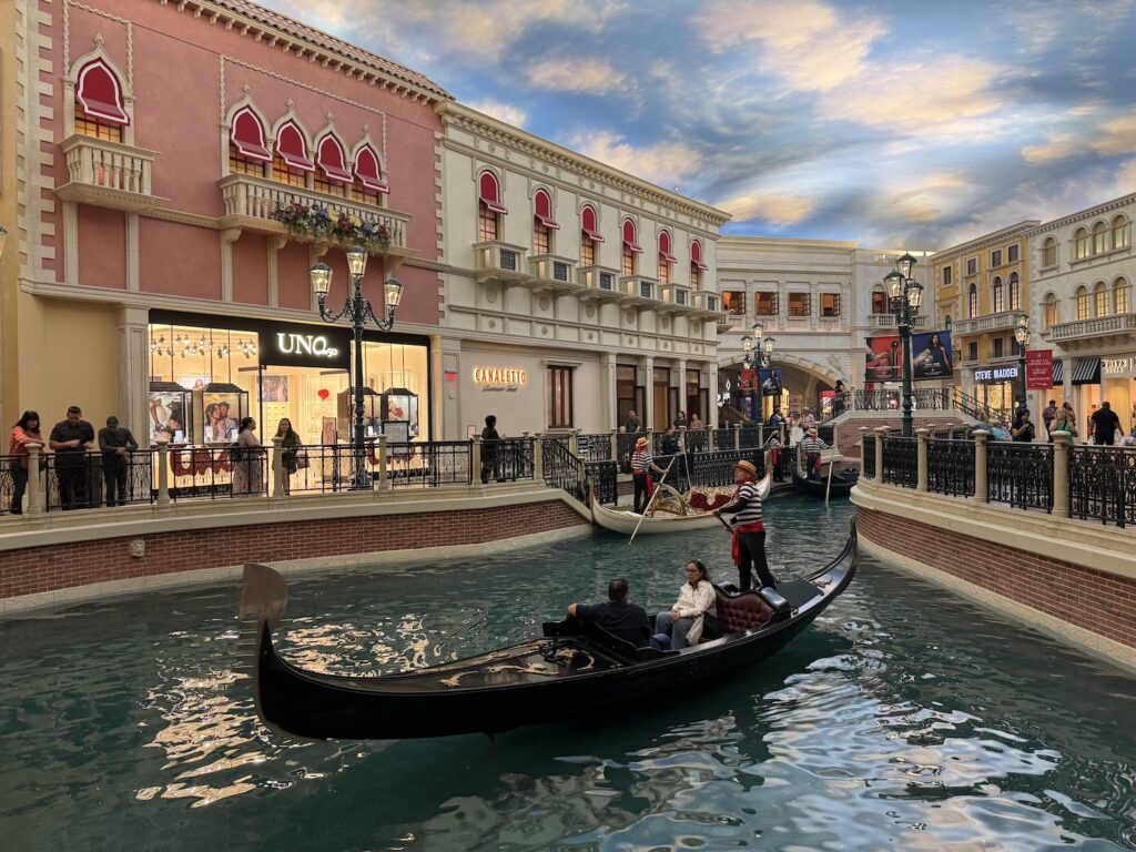 Gôndola dentro do hotel Venetian las Vegas