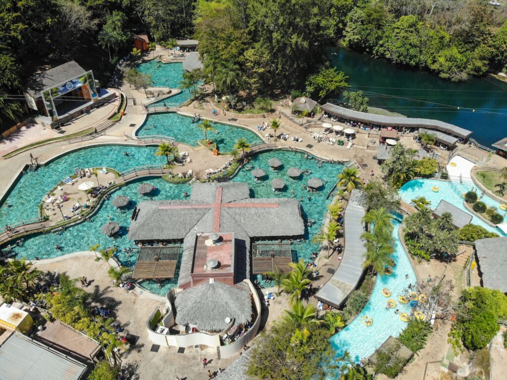 Qual o melhor resort no Brasil para viajar com crianças? rioquente21