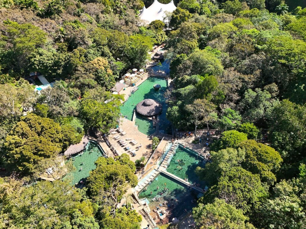 Qual o melhor resort no Brasil para viajar com crianças? rioquente drone01