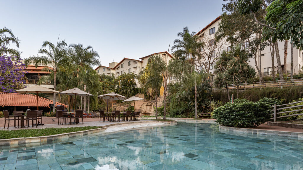 Qual a diferença entre os 6 hotéis do Rio Quente Resorts Hotel Luupi Piscina o