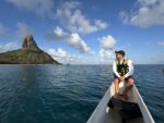 Passeio de canoa em Fernando de Noronha.
